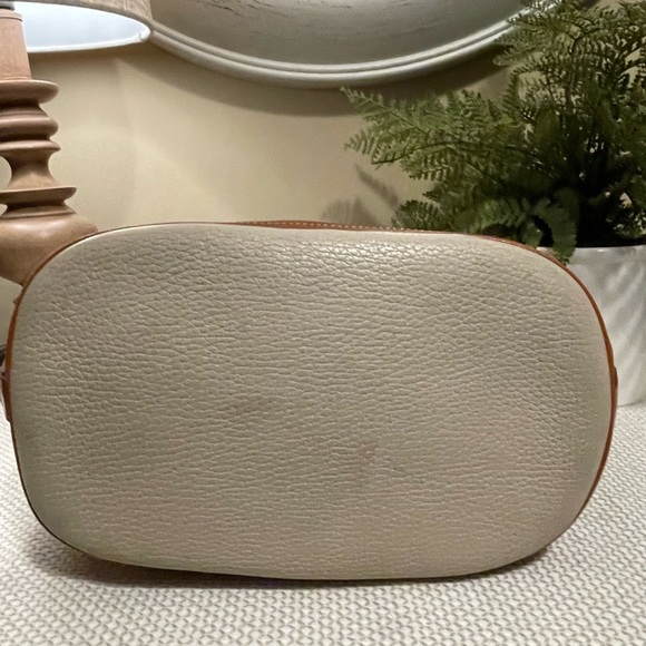 Vintage Dooney and Bourke Purse. Cream Color with Brown Trim. - Picture 11 of 13